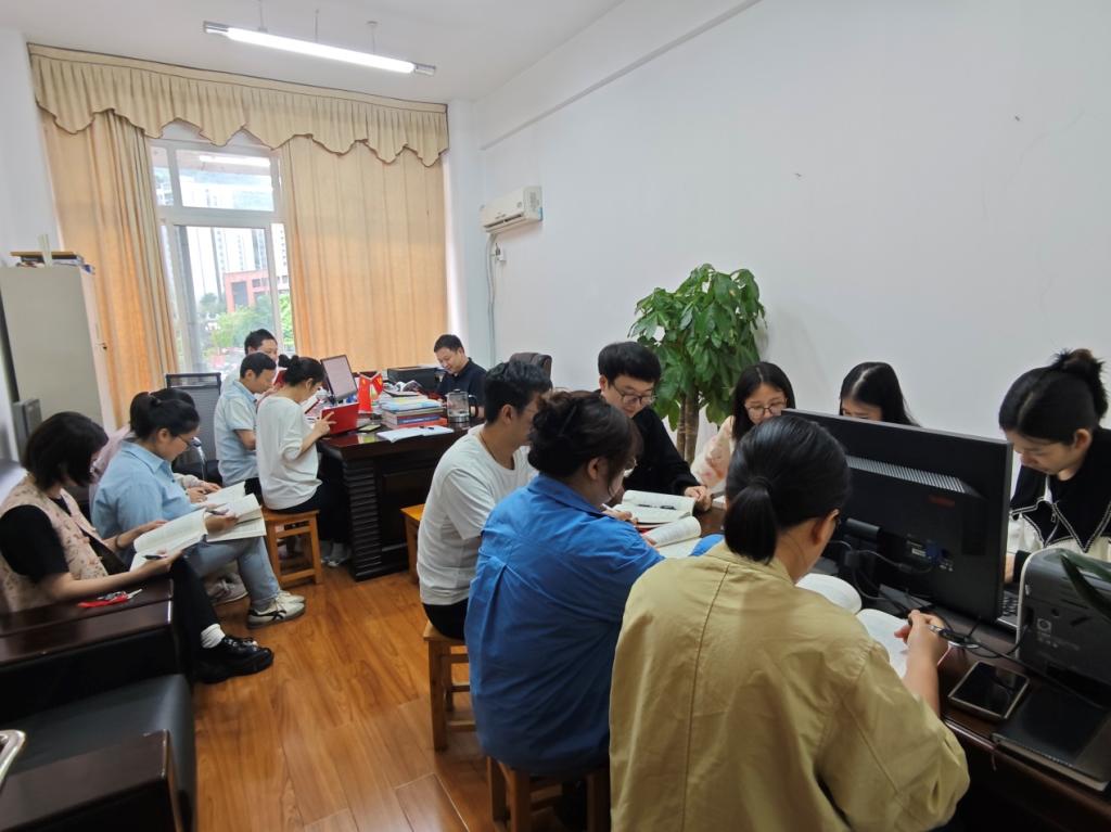 机关四分工会组织开展《习近平与一线职工朋友们》专题学习活动